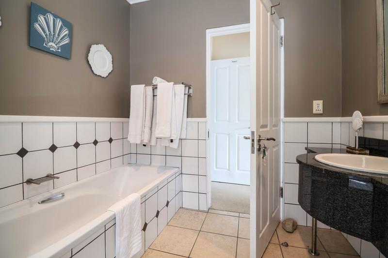 To Let 4 Bedroom Property for Rent in Pinnacle Point Golf Estate Western Cape